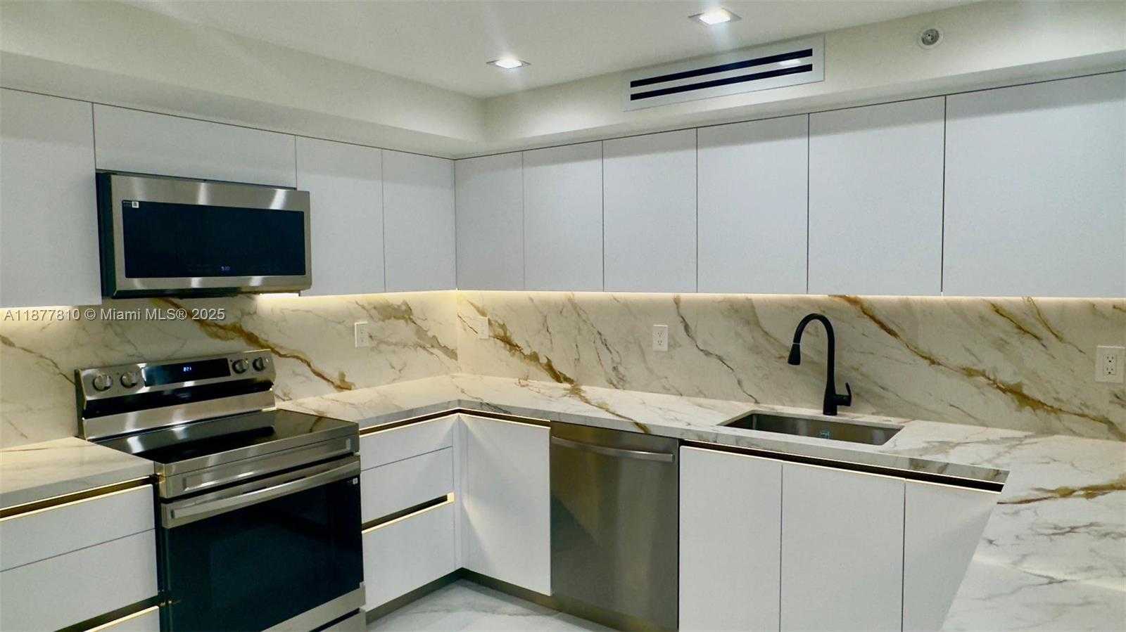 Small Image of 3500 MYSTIC POINTE DR #1107, Aventura Number 12