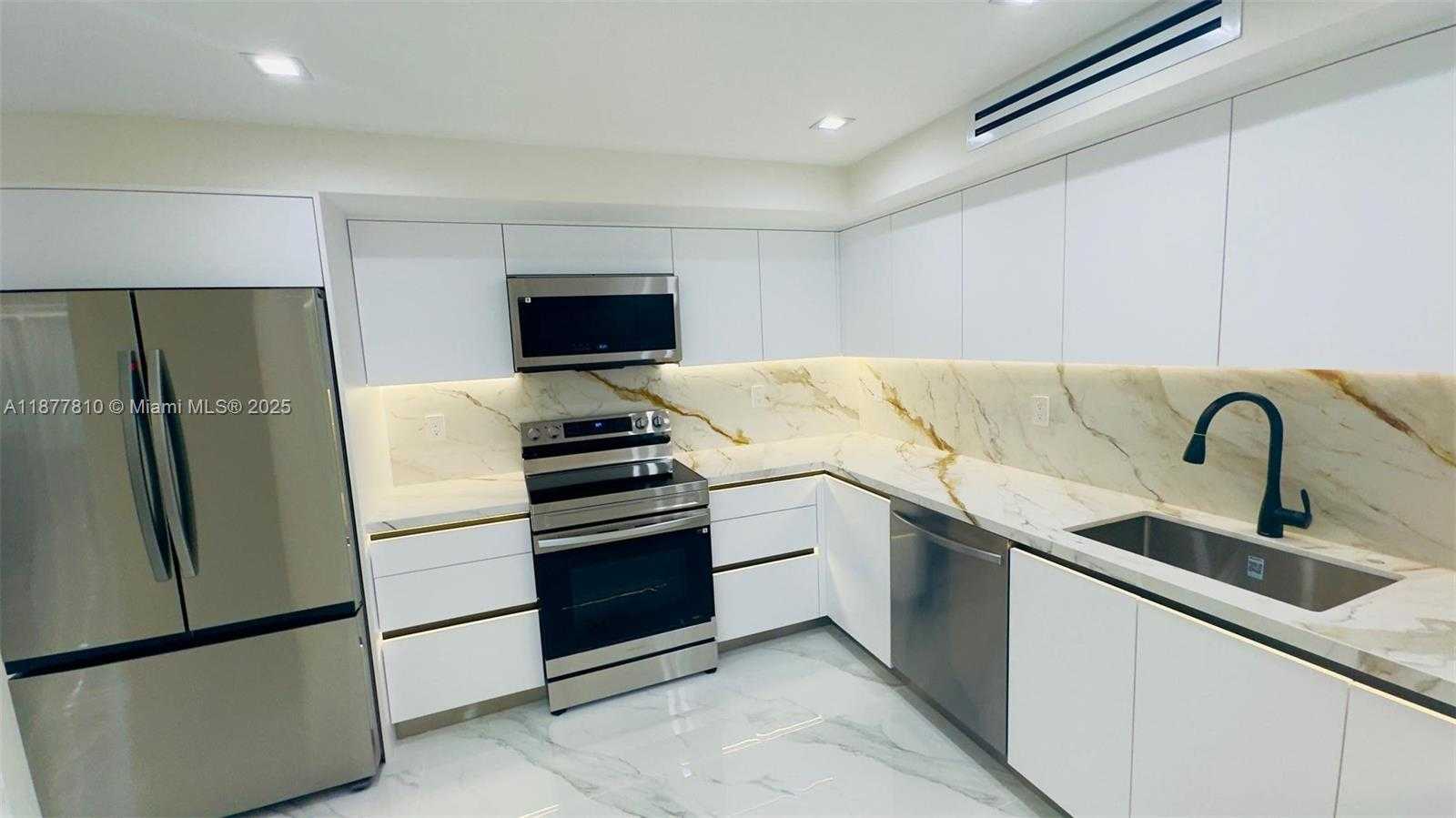 Small Image of 3500 MYSTIC POINTE DR #1107, Aventura Number 13