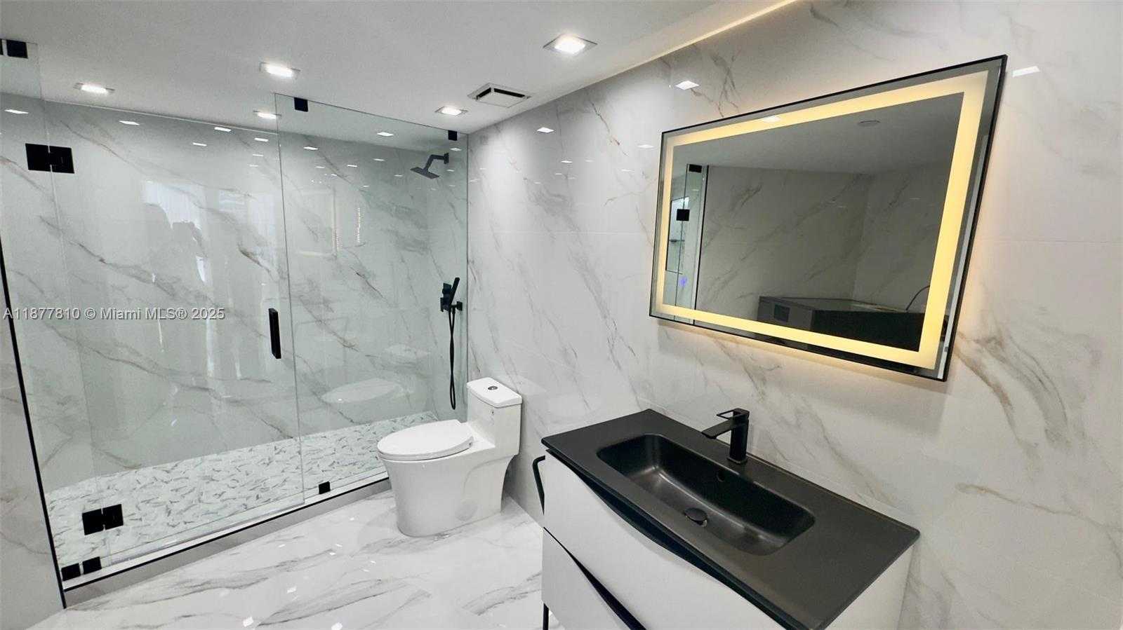 Small Image of 3500 MYSTIC POINTE DR #1107, Aventura Number 26