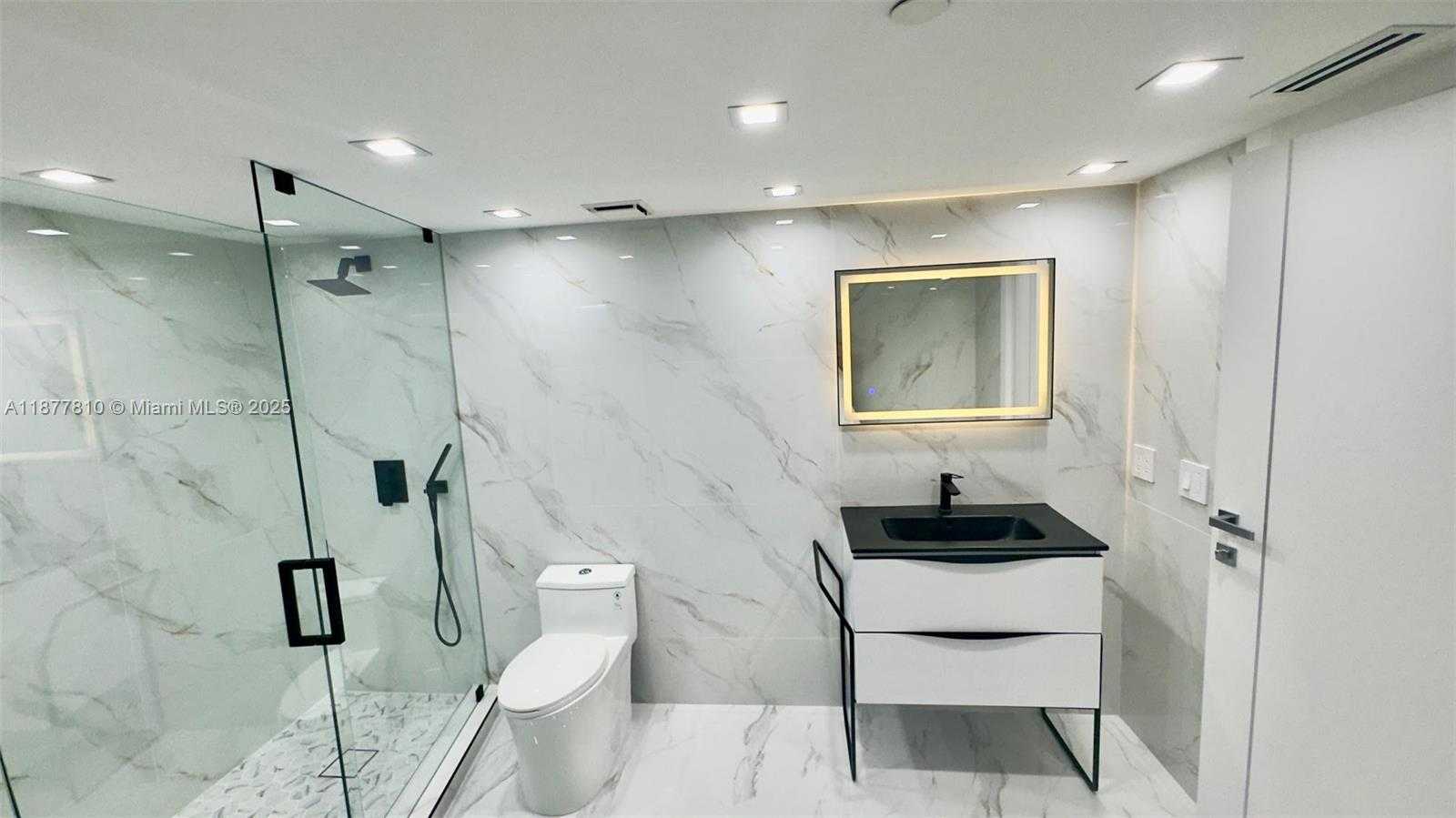 Small Image of 3500 MYSTIC POINTE DR #1107, Aventura Number 27