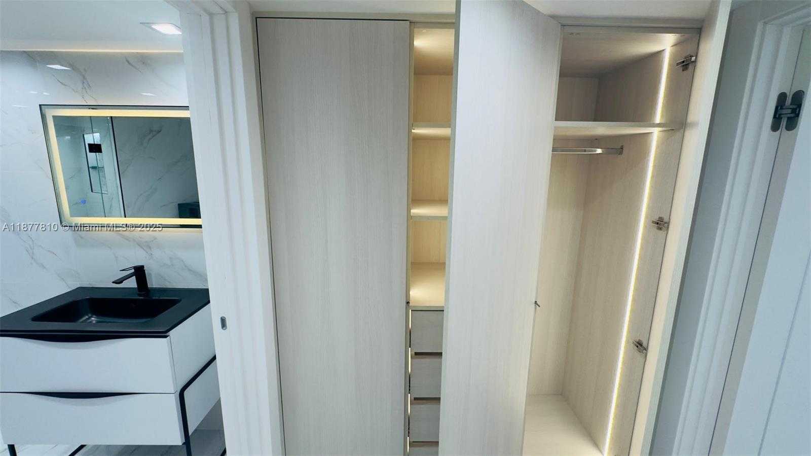 Small Image of 3500 MYSTIC POINTE DR #1107, Aventura Number 29