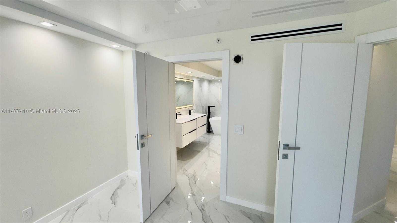 Small Image of 3500 MYSTIC POINTE DR #1107, Aventura Number 31