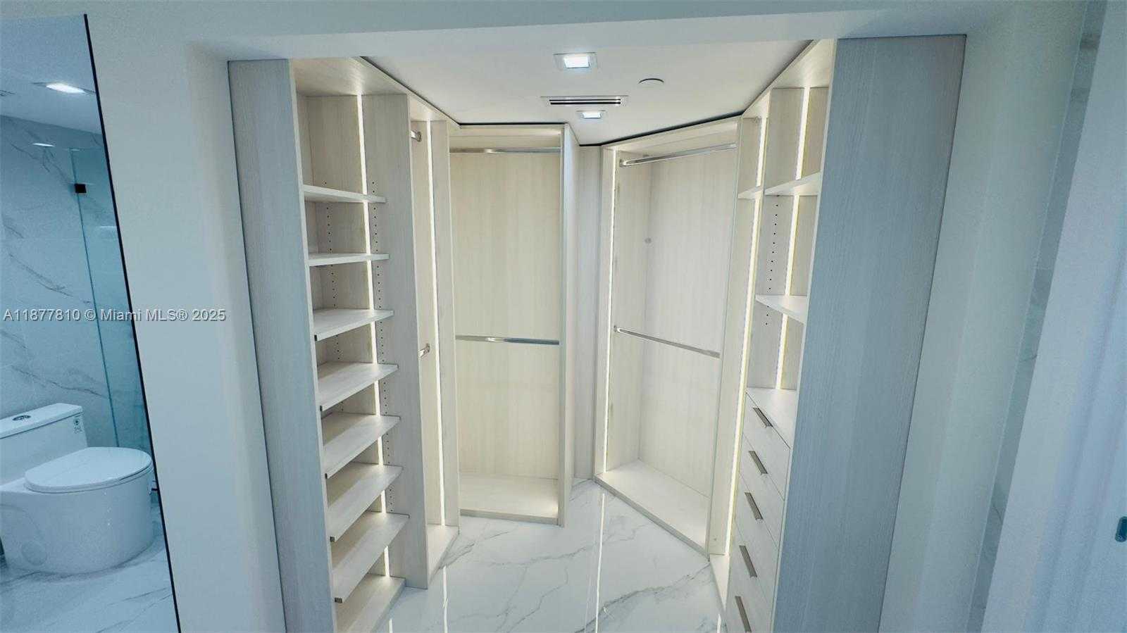 Small Image of 3500 MYSTIC POINTE DR #1107, Aventura Number 36