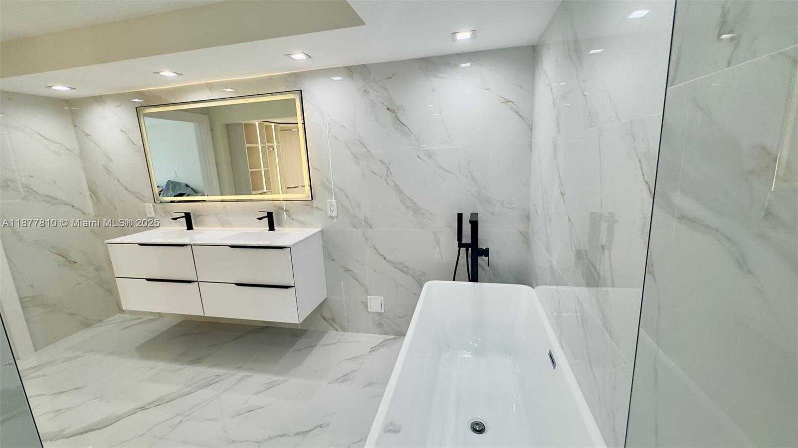 Small Image of 3500 MYSTIC POINTE DR #1107, Aventura Number 38