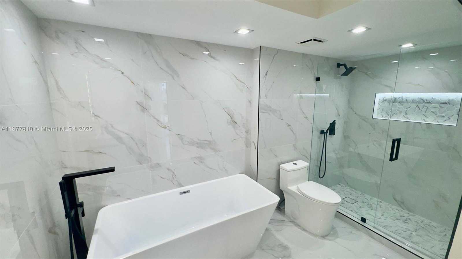 Small Image of 3500 MYSTIC POINTE DR #1107, Aventura Number 39