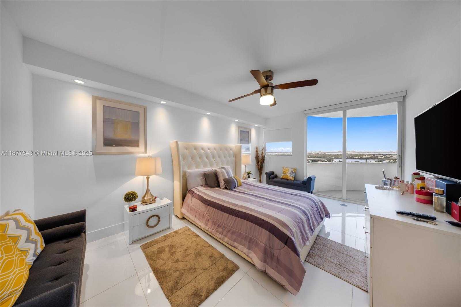 Small Image of 6301 COLLINS AVE #2107, Miami Beach Number 15