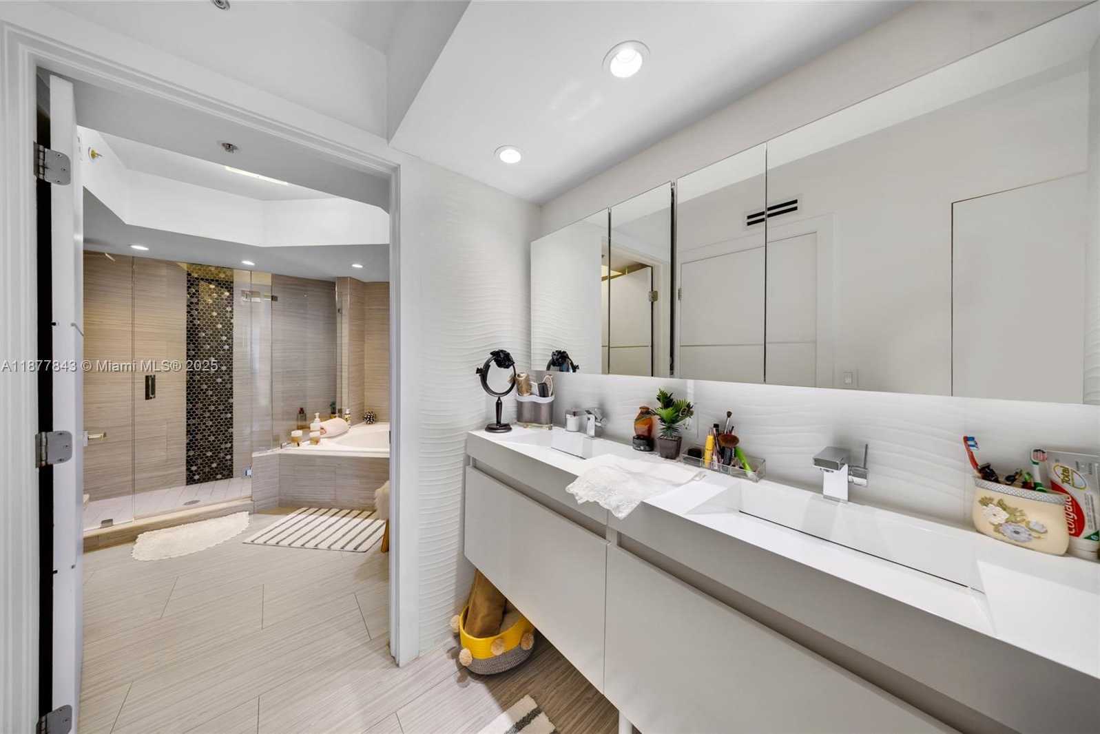 Small Image of 6301 COLLINS AVE #2107, Miami Beach Number 18