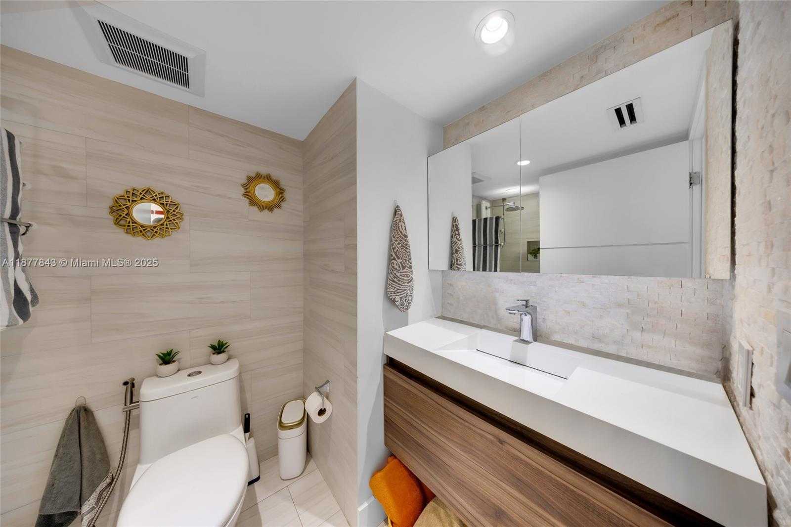 Small Image of 6301 COLLINS AVE #2107, Miami Beach Number 23