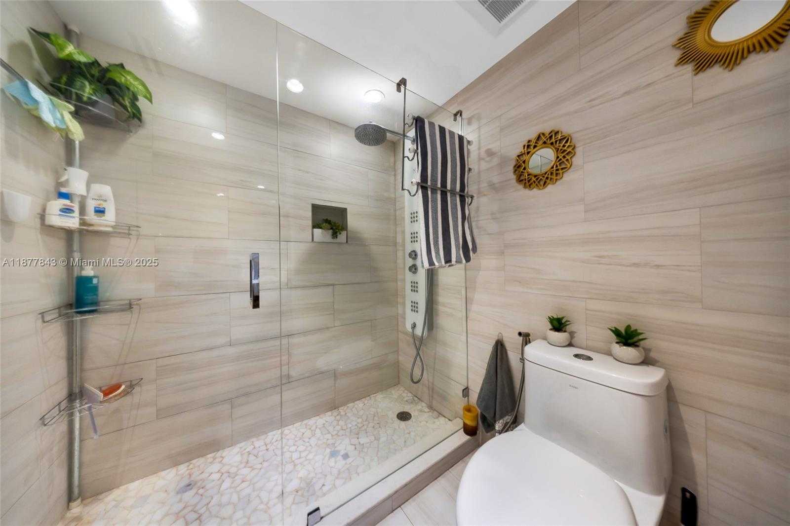 Small Image of 6301 COLLINS AVE #2107, Miami Beach Number 24