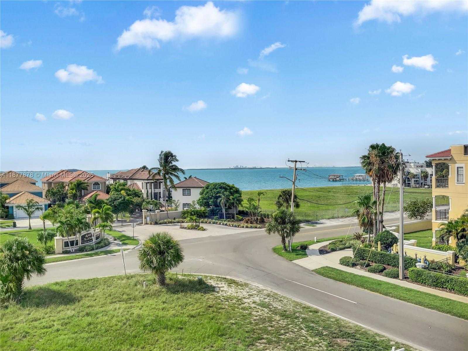 Small Image of 1340 APOLLO BEACH, Other City - In The State Of Florida Number 32