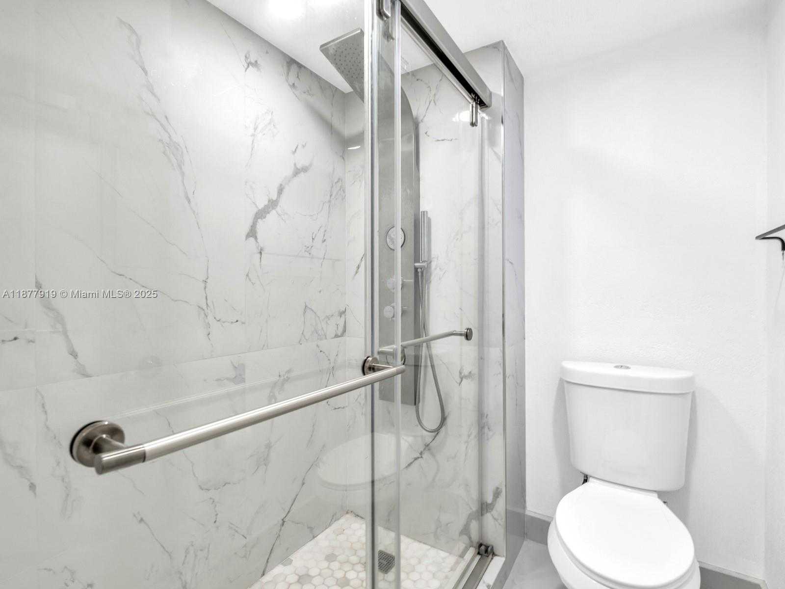 Small Image of 398 LAKEVIEW DR #205, Weston Number 10