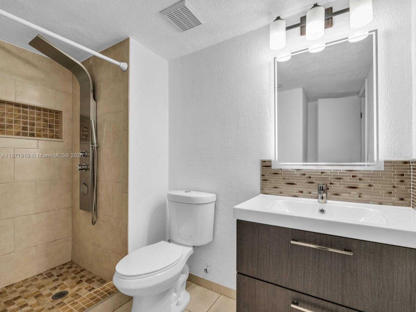 Small Image of 398 LAKEVIEW DR #205, Weston Number 12