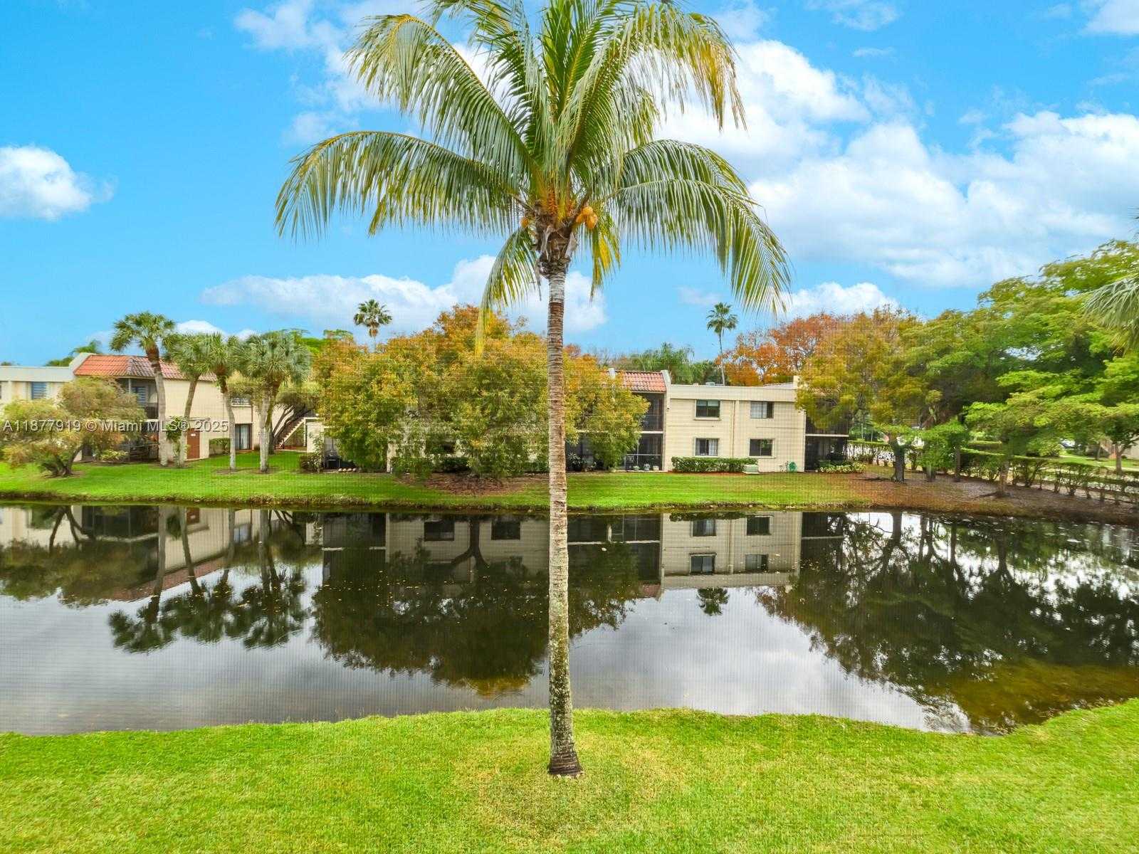 Small Image of 398 LAKEVIEW DR #205, Weston Number 14