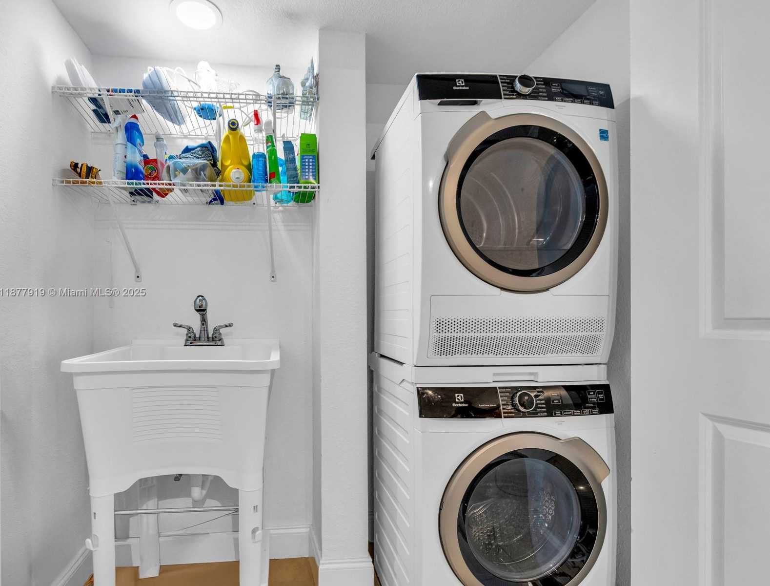 Small Image of 398 LAKEVIEW DR #205, Weston Number 15