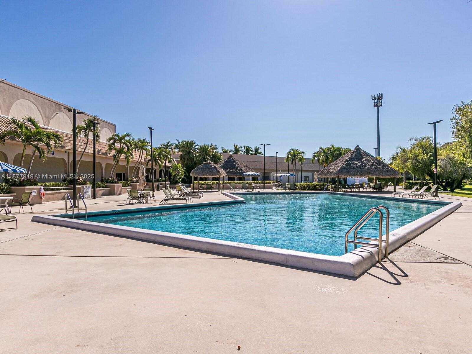 Small Image of 398 LAKEVIEW DR #205, Weston Number 16