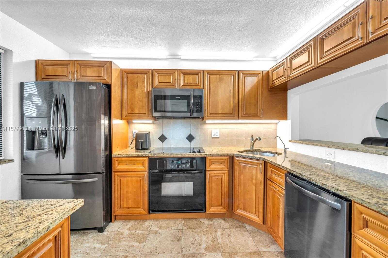 Small Image of 398 LAKEVIEW DR #205, Weston Number 5