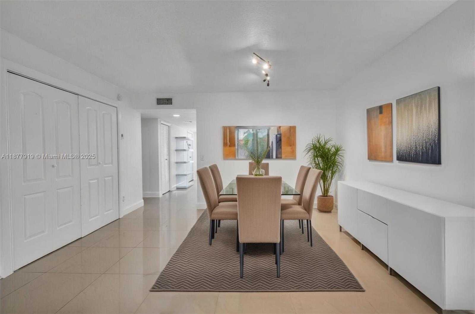 Small Image of 398 LAKEVIEW DR #205, Weston Number 6