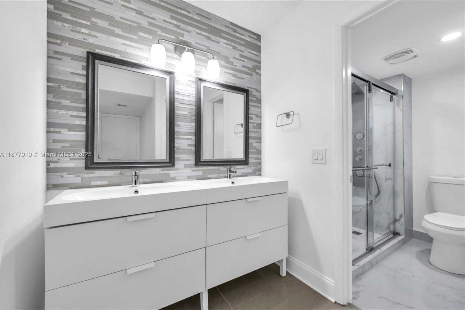 Small Image of 398 LAKEVIEW DR #205, Weston Number 9