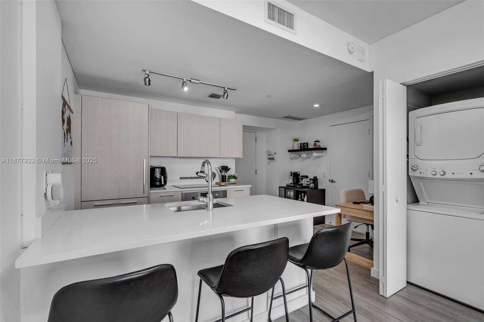 Small Image of 501 NORTH EAST 31ST ST #3704, Miami Number 13