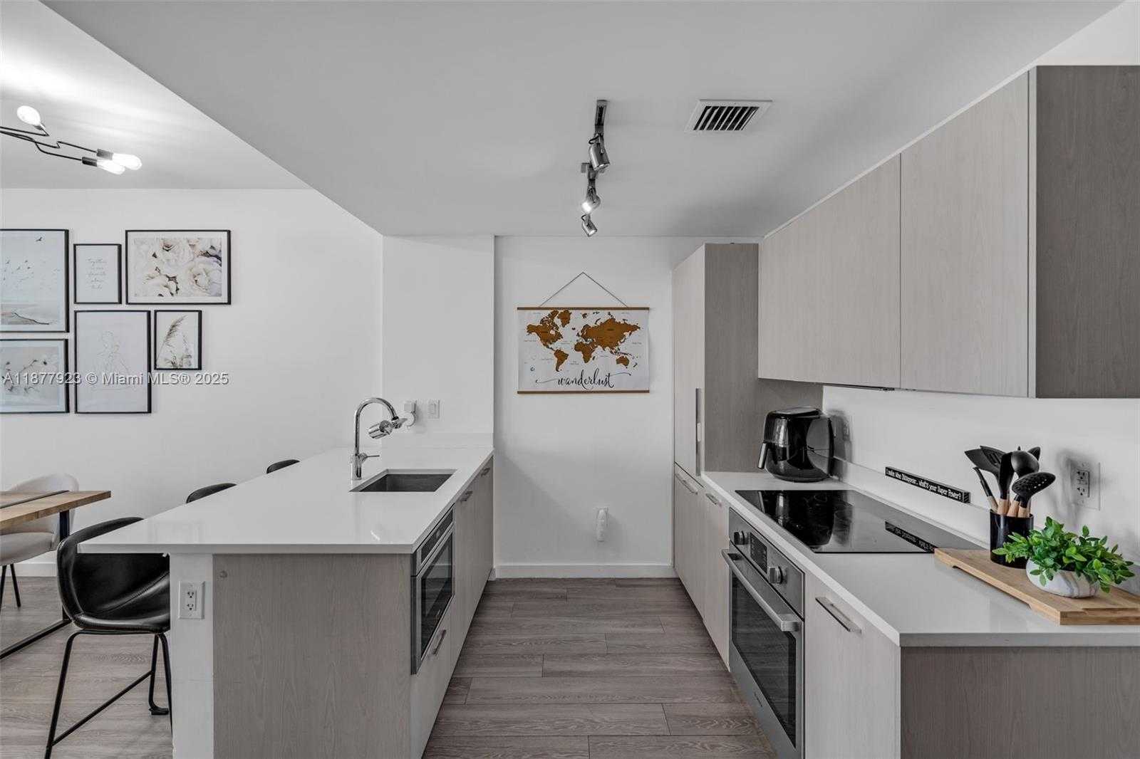 Small Image of 501 NORTH EAST 31ST ST #3704, Miami Number 9