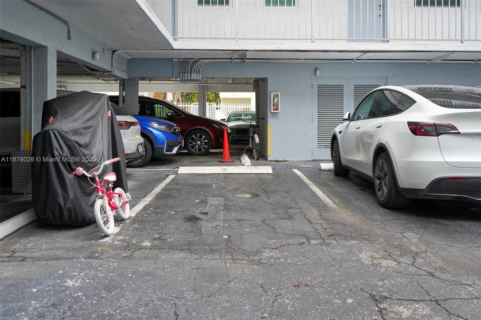 Small Image of 221 MERIDIAN AVE #211, Miami Beach Number 17