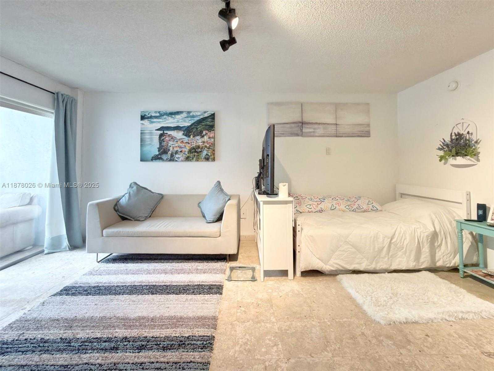 Small Image of 221 MERIDIAN AVE #211, Miami Beach Number 2