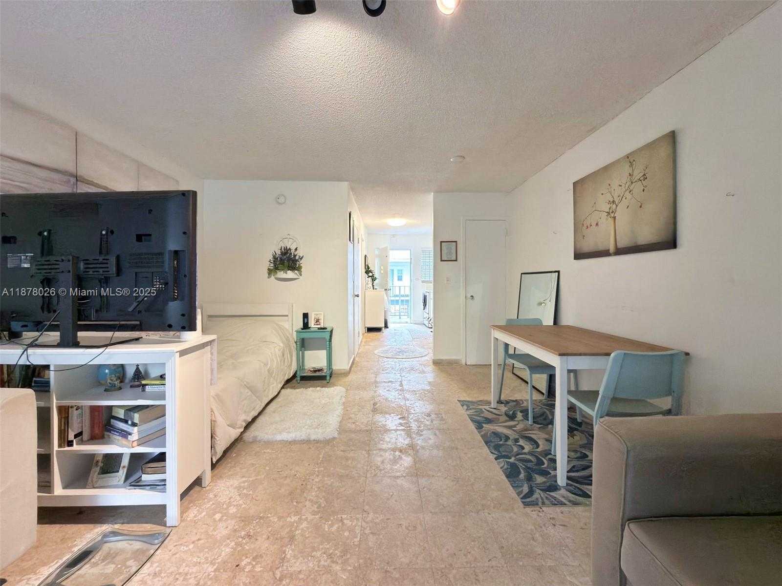 Small Image of 221 MERIDIAN AVE #211, Miami Beach Number 7