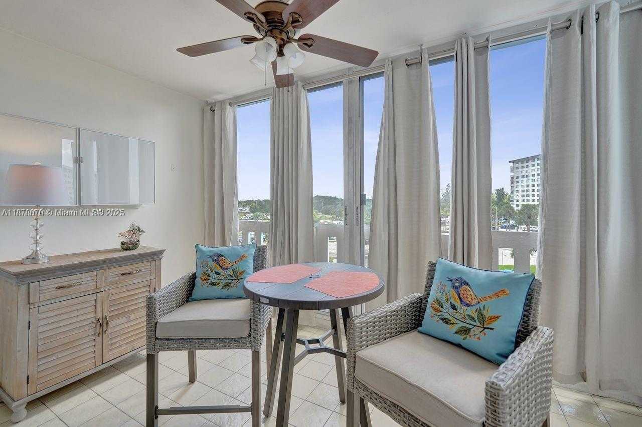 Small Image of 4001 HILLCREST DR #403, Hollywood Number 23