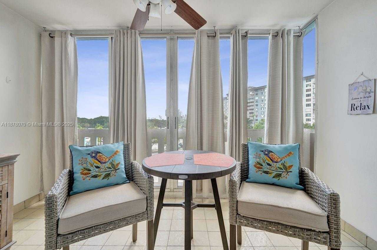 Small Image of 4001 HILLCREST DR #403, Hollywood Number 24