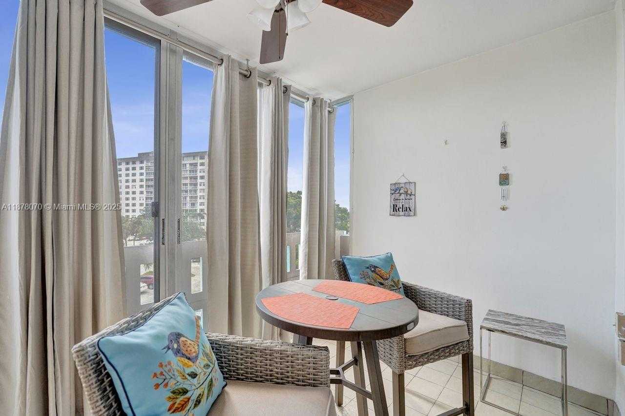 Small Image of 4001 HILLCREST DR #403, Hollywood Number 26