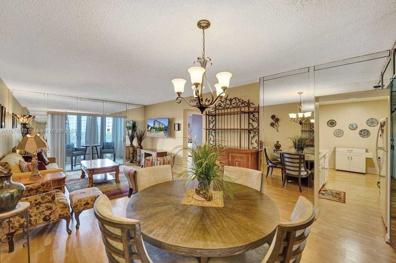 Small Image of 4001 HILLCREST DR #403, Hollywood Number 3