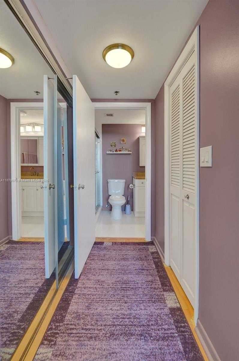 Small Image of 4001 HILLCREST DR #403, Hollywood Number 33