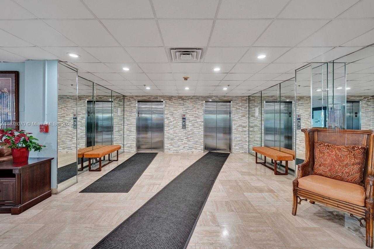 Small Image of 4001 HILLCREST DR #403, Hollywood Number 40