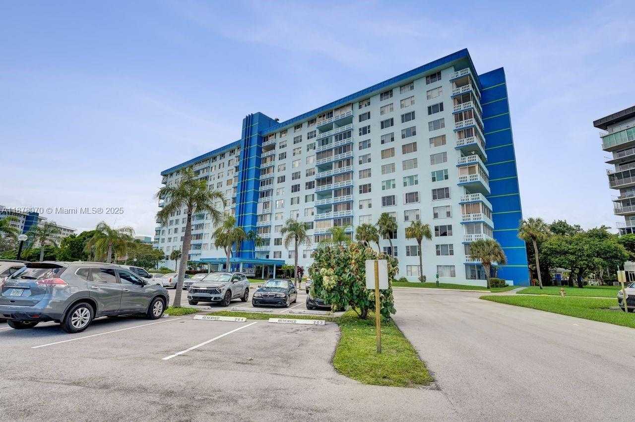 Small Image of 4001 HILLCREST DR #403, Hollywood Number 46