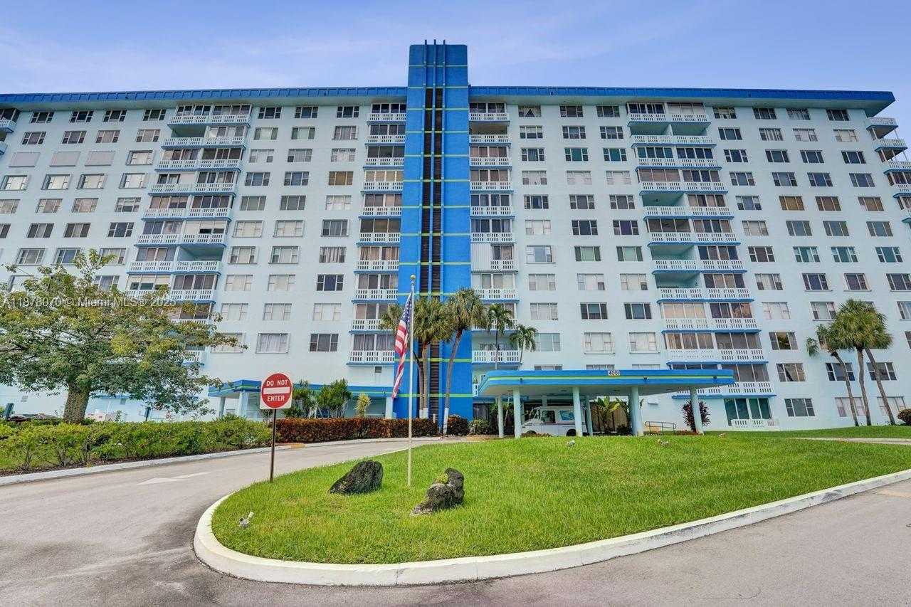 Small Image of 4001 HILLCREST DR #403, Hollywood Number 47