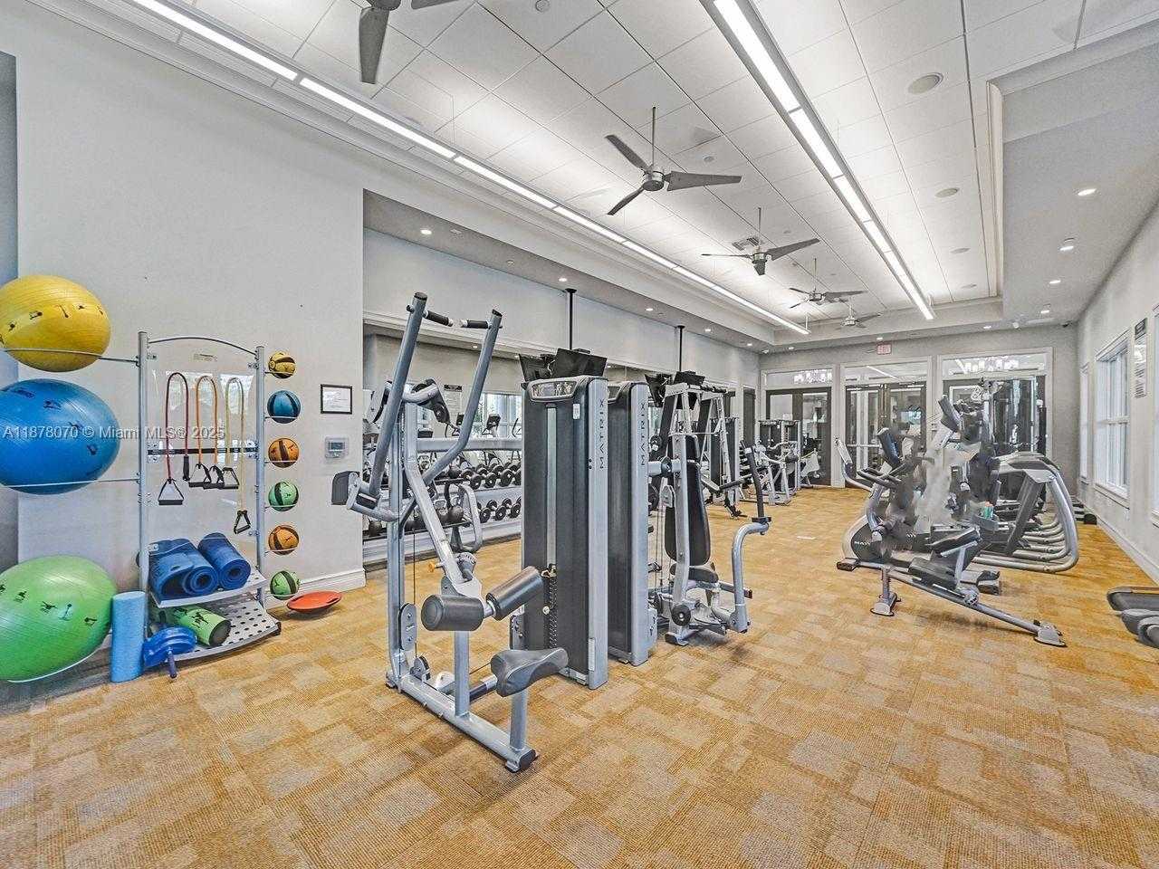 Small Image of 4001 HILLCREST DR #403, Hollywood Number 49