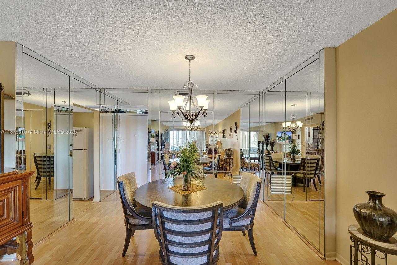 Small Image of 4001 HILLCREST DR #403, Hollywood Number 6