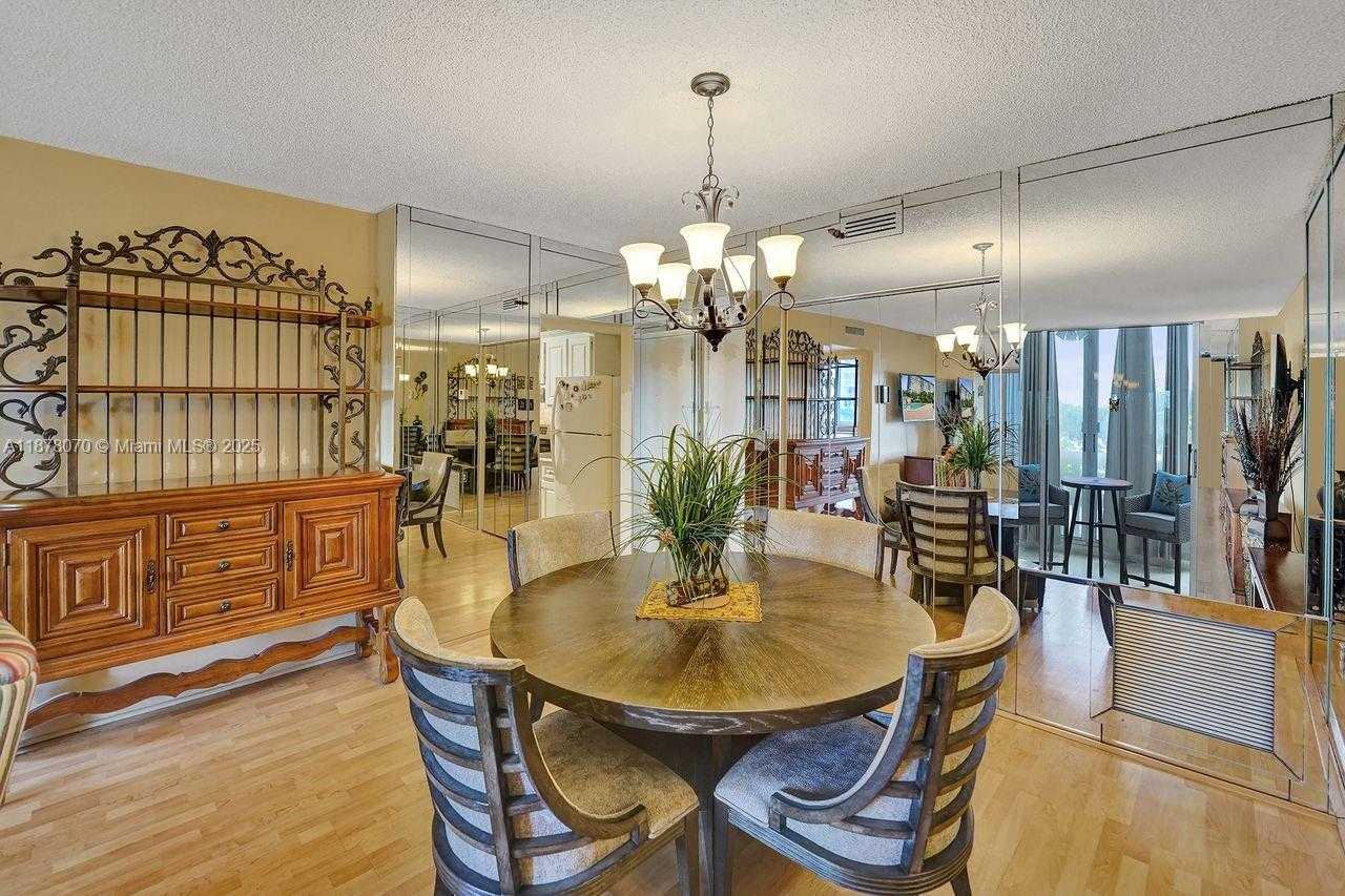 Small Image of 4001 HILLCREST DR #403, Hollywood Number 7