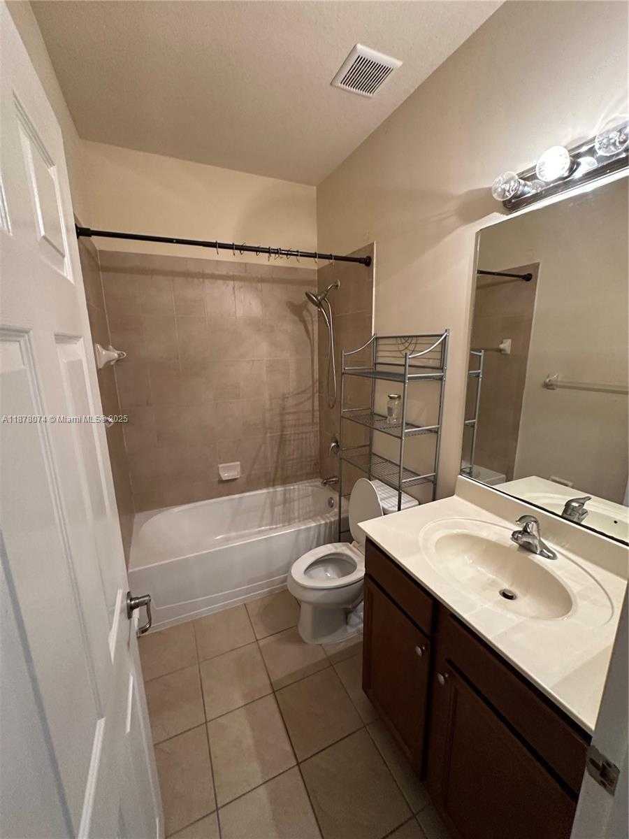 Small Image of 8938 WEST 35TH WAY, Hialeah Number 10