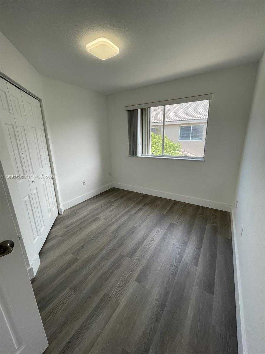 Small Image of 5725 NORTH WEST 114TH PATH #106, Doral Number 12