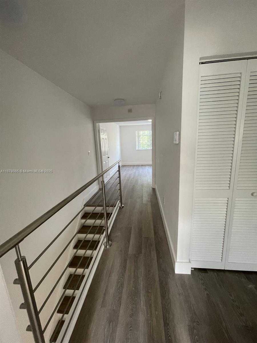 Small Image of 5725 NORTH WEST 114TH PATH #106, Doral Number 7