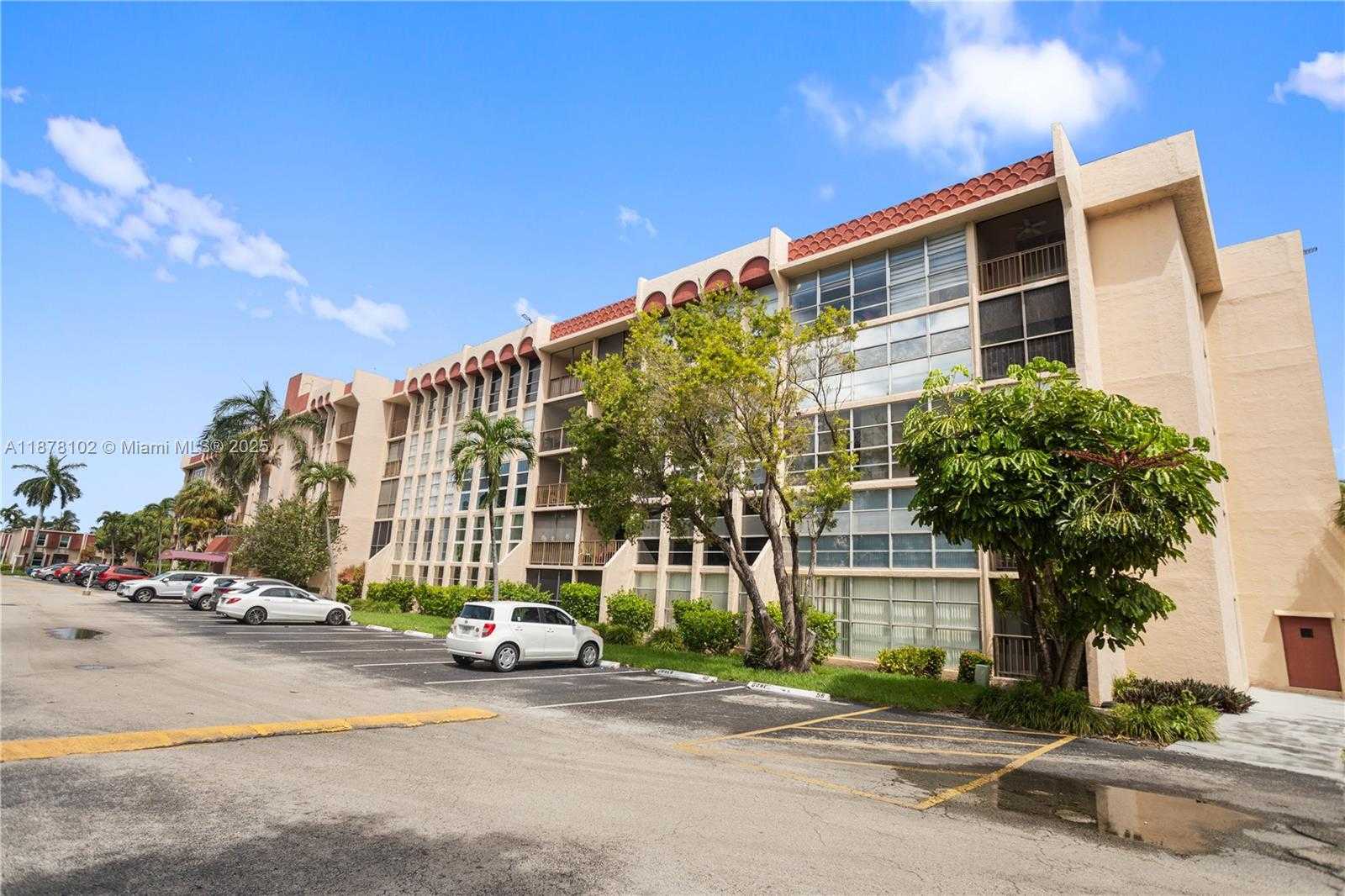 Small Image of 2101 ATLANTIC SHORES BLVD #107, Hallandale Beach Number 2