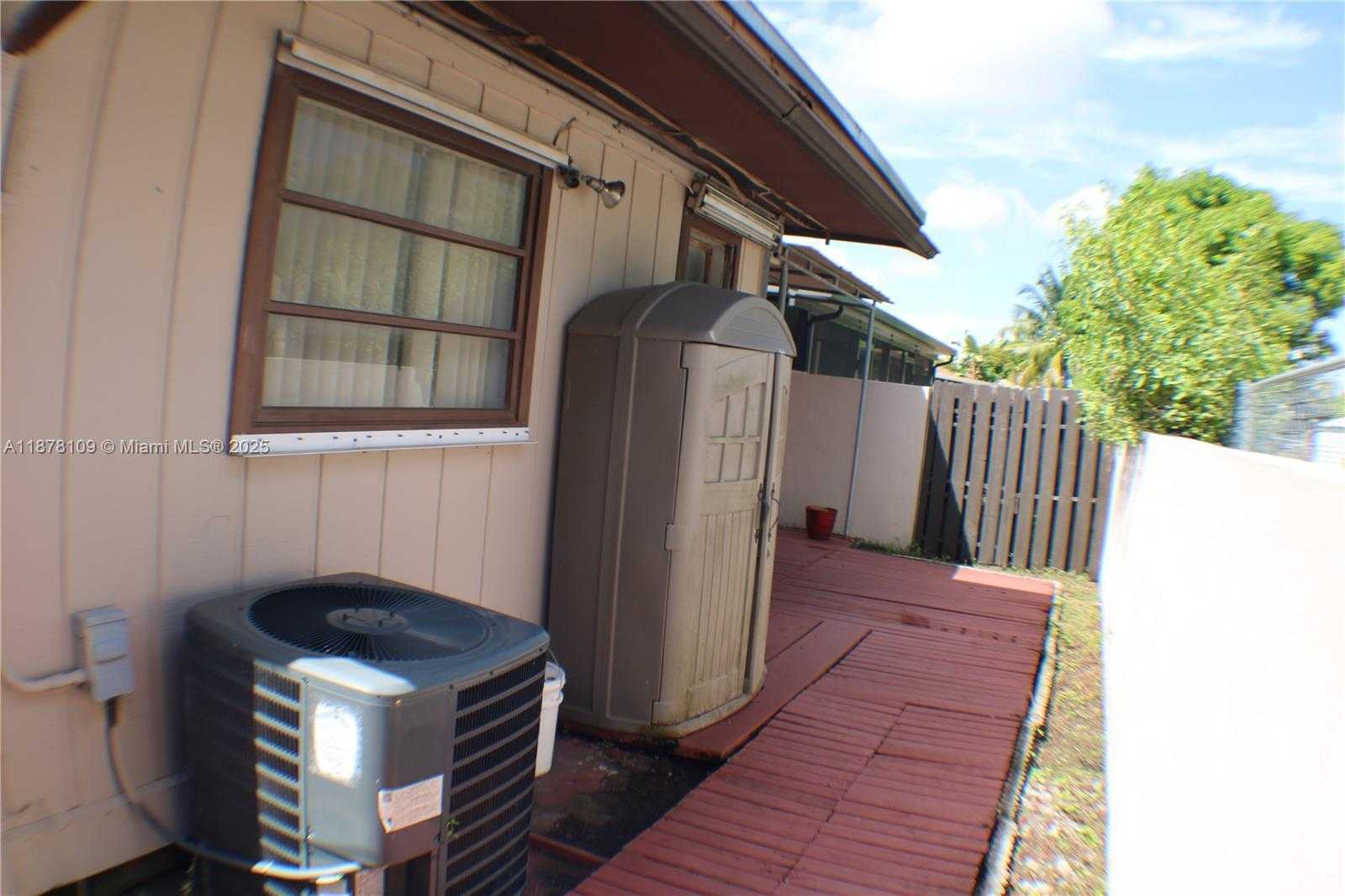 Small Image of 12003 SOUTH WEST 110TH ST CIR N, Miami Number 10