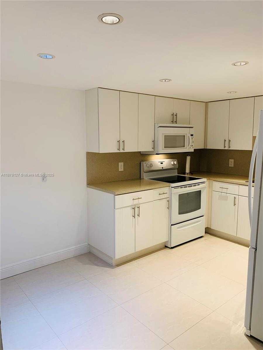 Small Image of 16500 GOLF CLUB RD #101, Weston Number 11