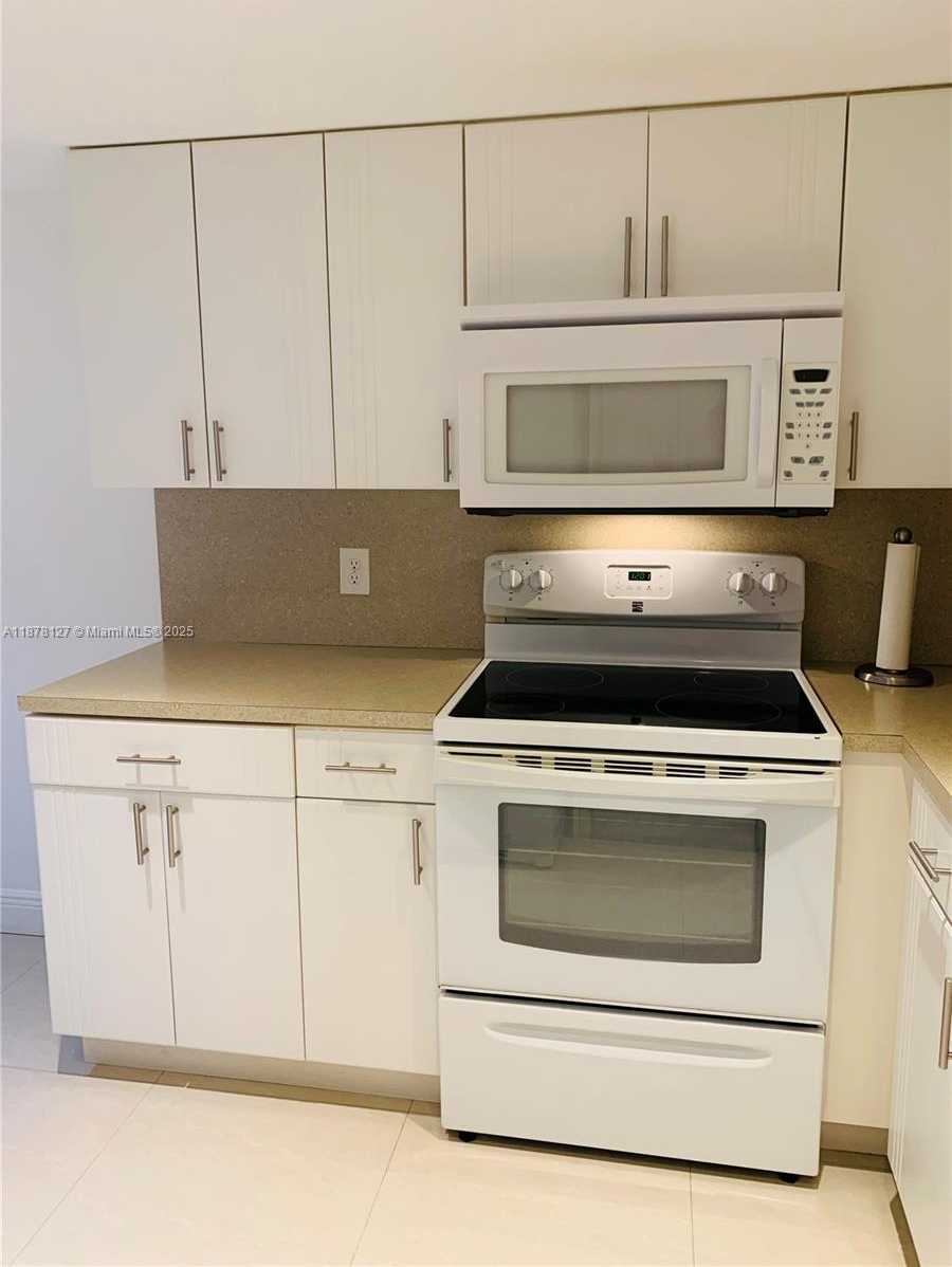Small Image of 16500 GOLF CLUB RD #101, Weston Number 12