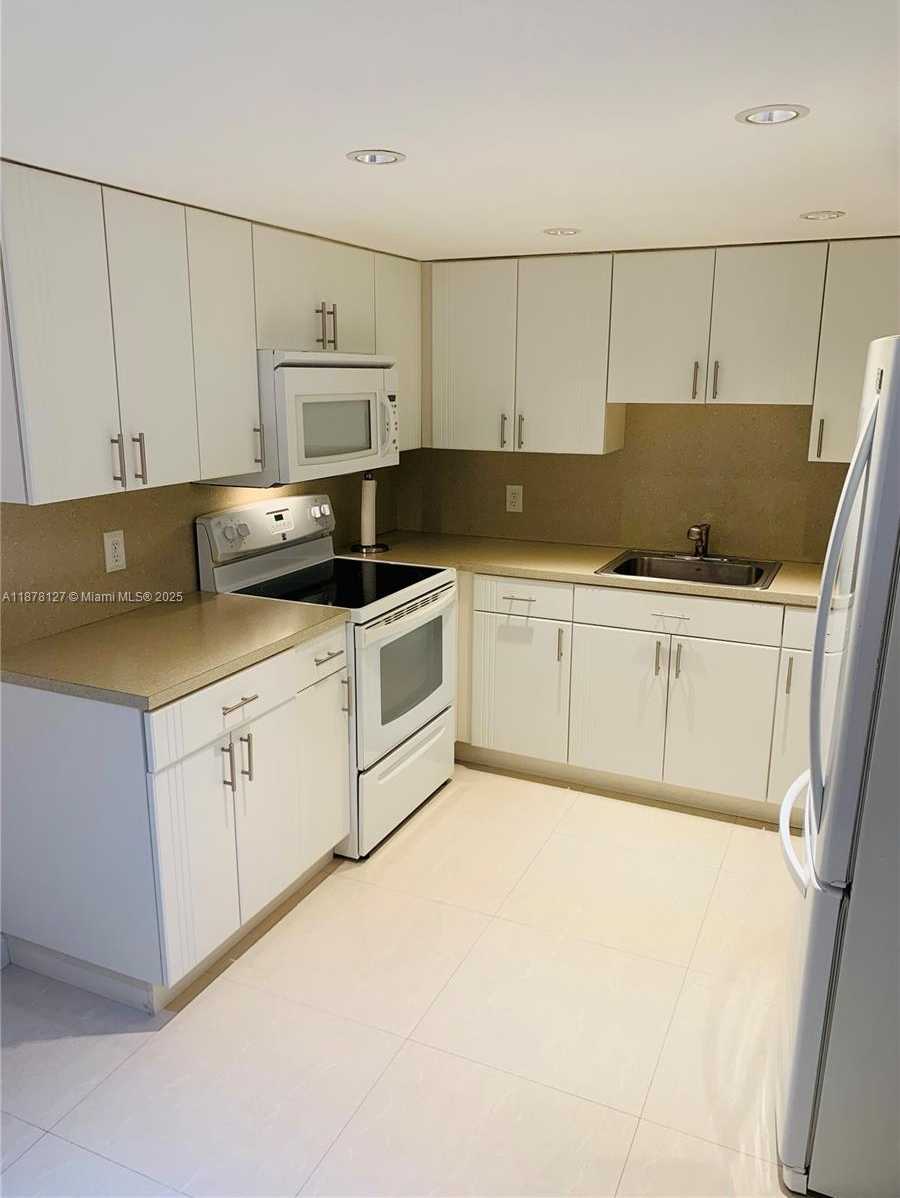 Small Image of 16500 GOLF CLUB RD #101, Weston Number 13
