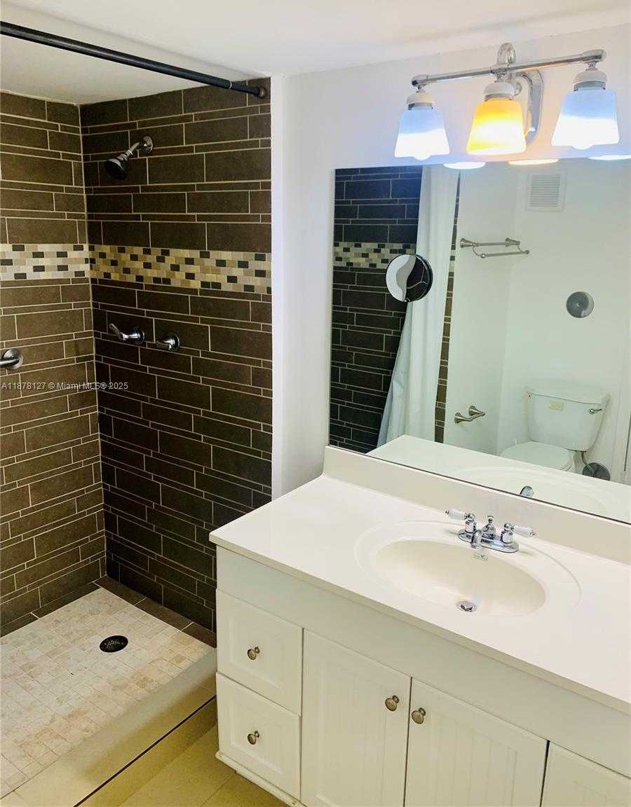 Small Image of 16500 GOLF CLUB RD #101, Weston Number 16