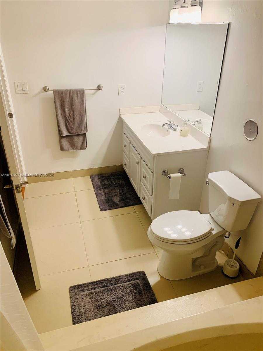 Small Image of 16500 GOLF CLUB RD #101, Weston Number 20