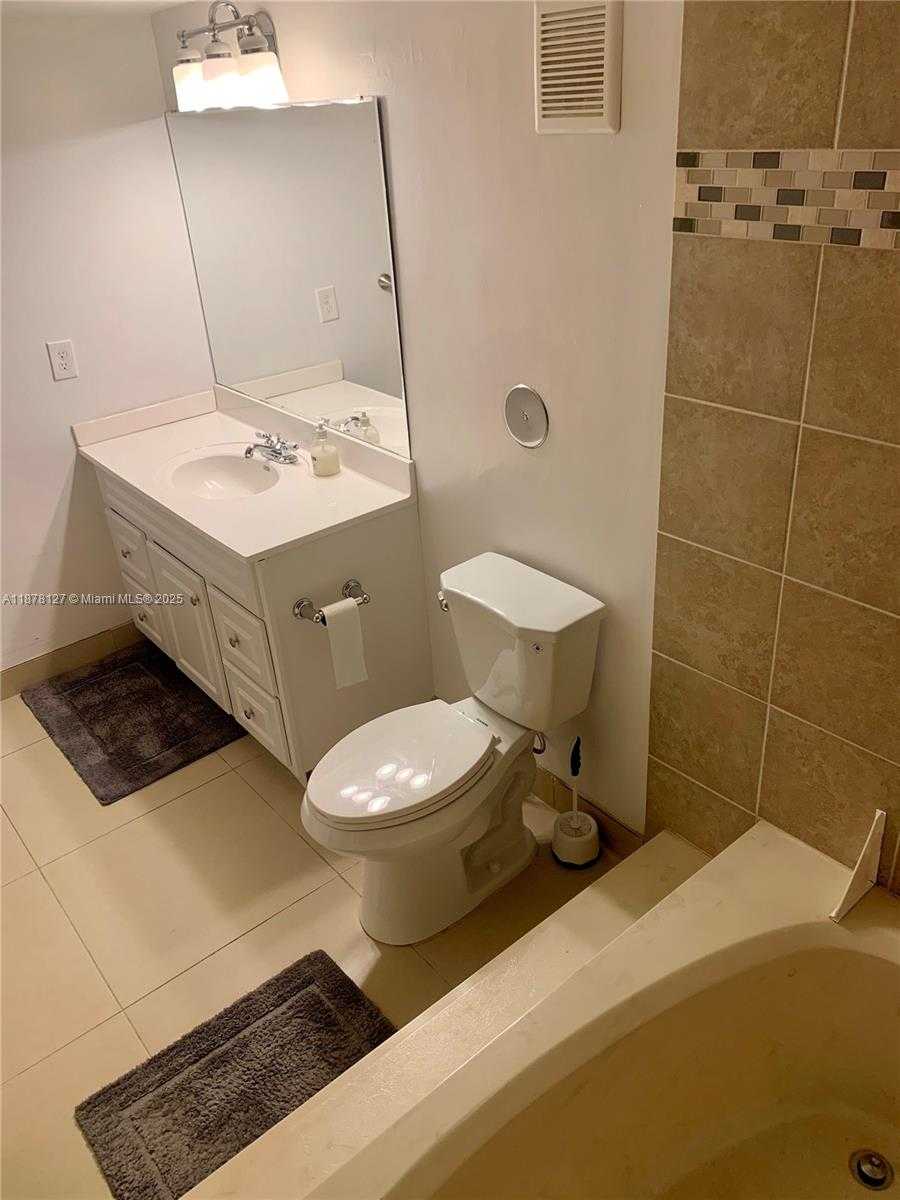 Small Image of 16500 GOLF CLUB RD #101, Weston Number 21