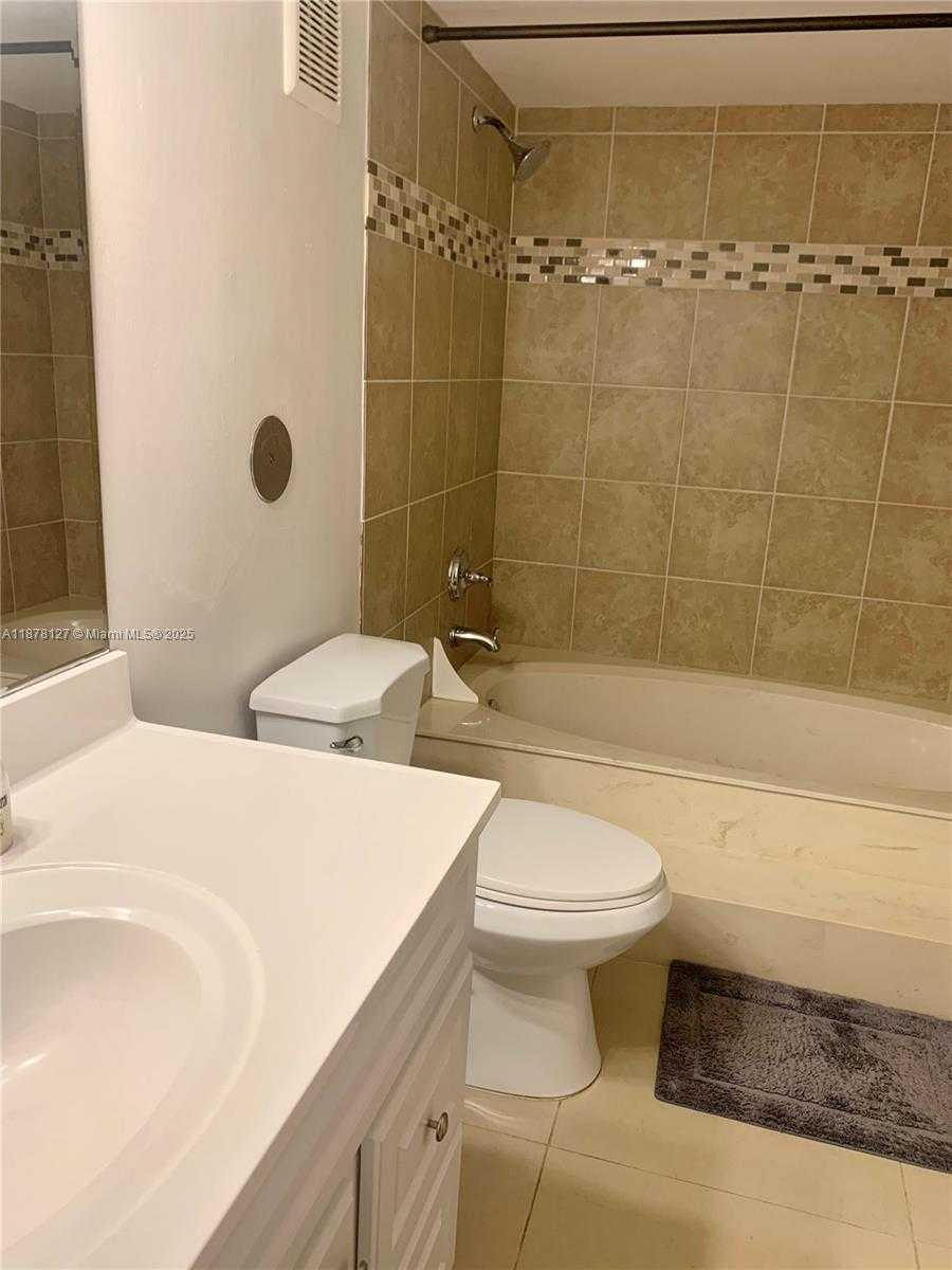 Small Image of 16500 GOLF CLUB RD #101, Weston Number 22